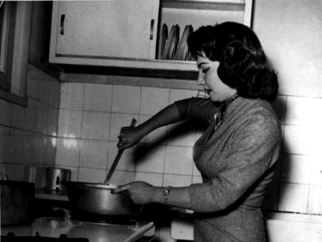 Shadia cooking at her house
