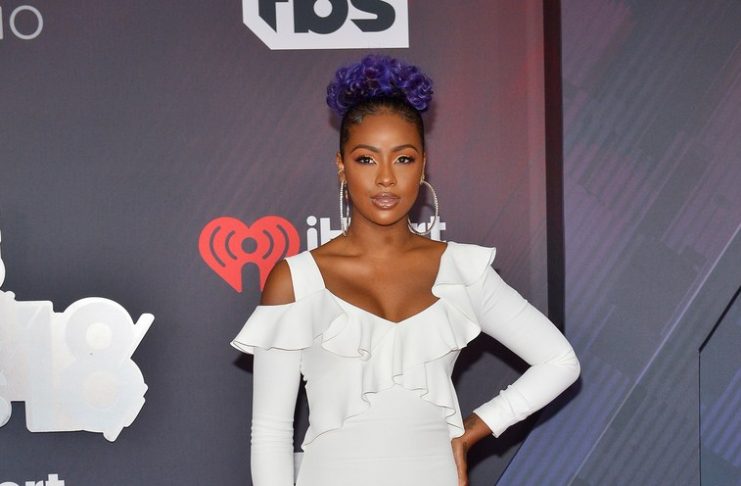 Justine Skye in Cushie et Ochs