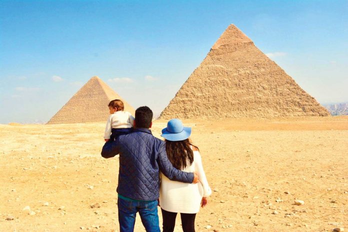 5-(Baby-Photoshoot-at-the-Giza-Pyramids)
