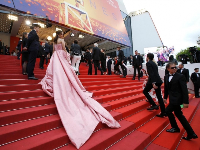 2019-05-19T190905Z_625230010_UP1EF5J1H75CM_RTRMADP_3_FILMFESTIVAL-CANNES-A-HIDDEN-LIFE