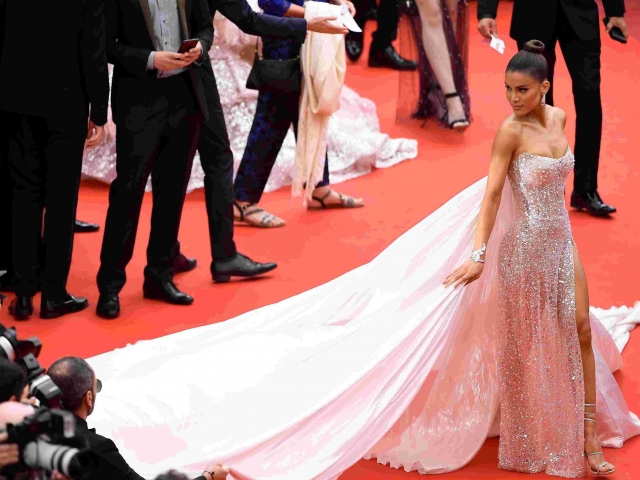camila-coelho-in-georges-hobeika-e1558418330213