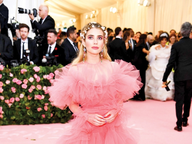 Emma Roberts in Giambattista Valli Haute Couture