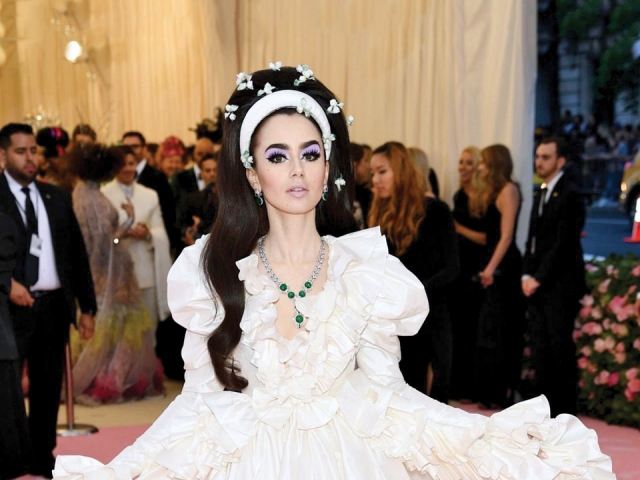 Lily Collins in Giambattista Valli Haute Couture 2